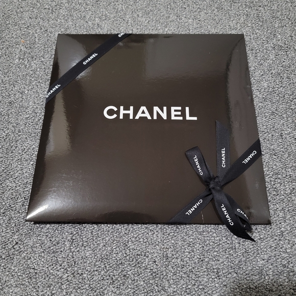 SOLD‼️Chanel pearl scarf silk size 90×90 - Picture 14 of 14